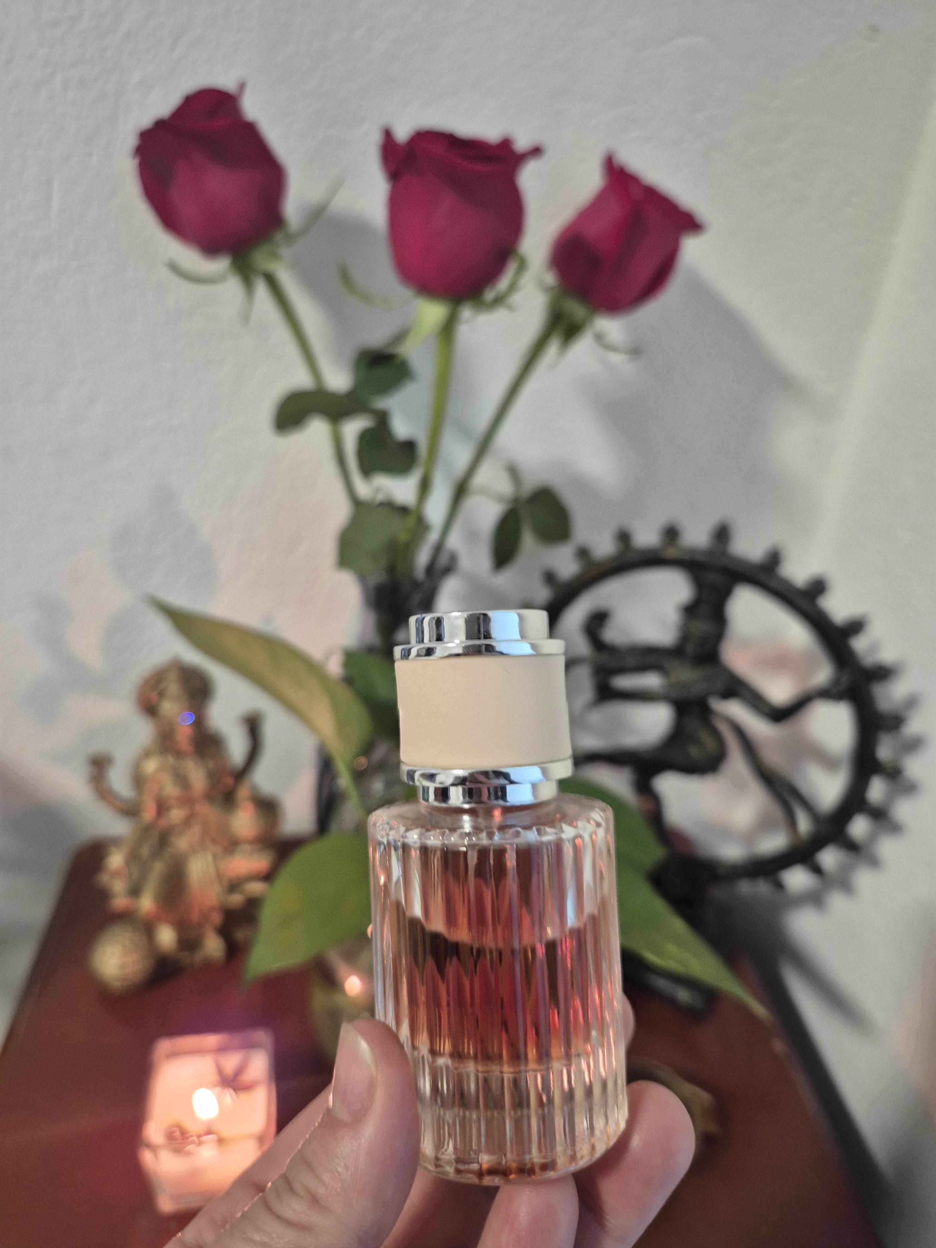 Detalhes do perfume natural Rosa Vermelha