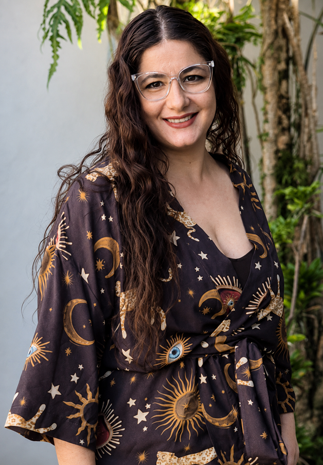 Mariane Vidal em momento de meditação